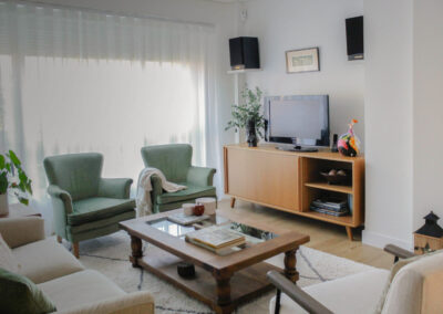 Imagen Vivomicasa-interiorismo-accesible-un-salon-con-Arte-066-1-scaled