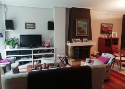 Imagen Vivomicasa-interiorismo-accesible-un-salon-con-Arte-ACTUAL-069-scaled